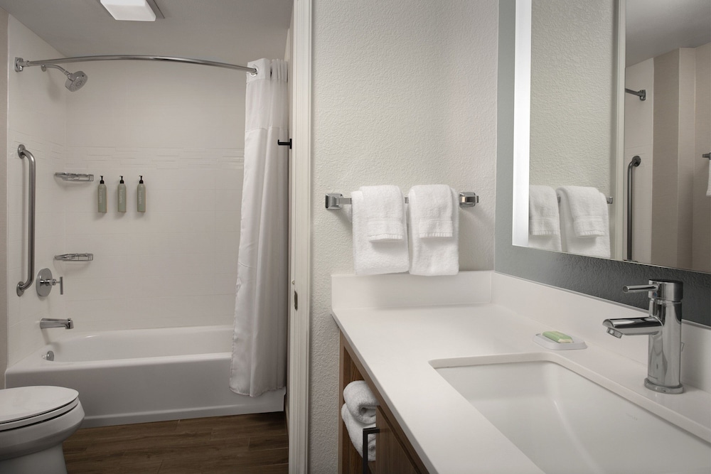 Suite, 2 Bedrooms - Photo 12
