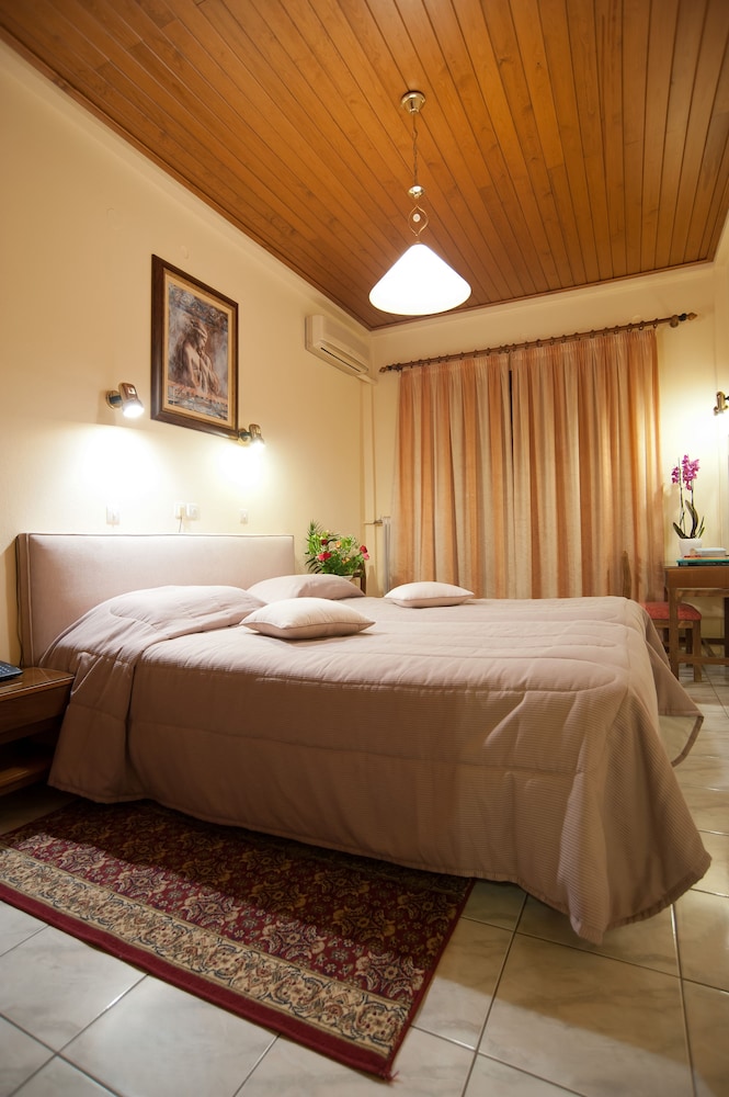 Economy Twin Room - Photo 2