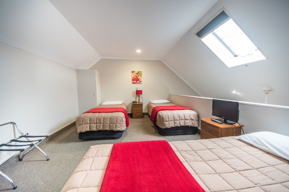 Suite, 2 Bedrooms, Kitchenette photo 1