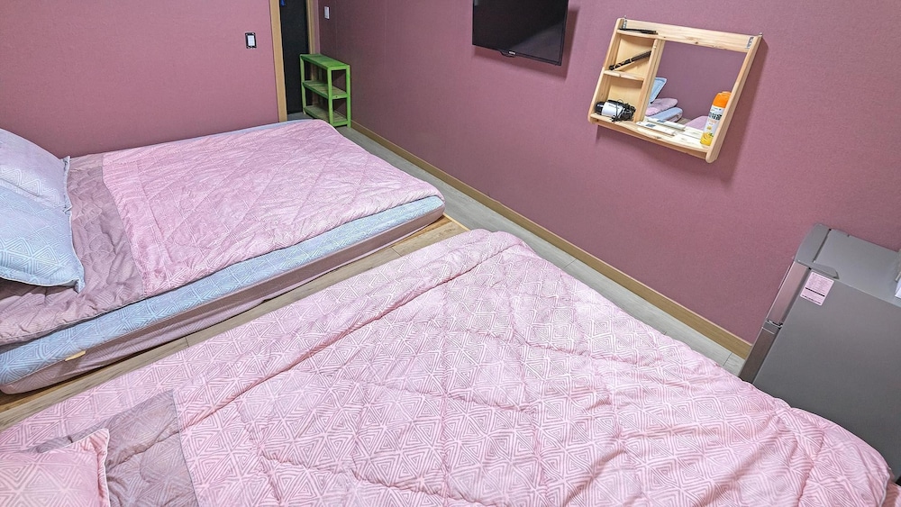 Basic Room, 1 Bedroom (301 (No Pet)) photo 2