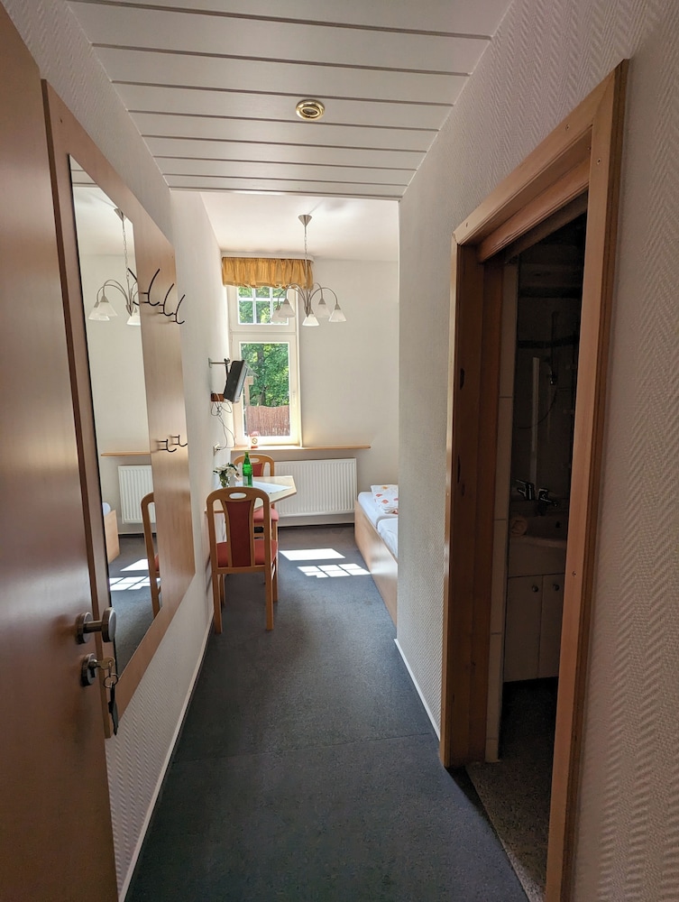 Basic Double Room photo 3