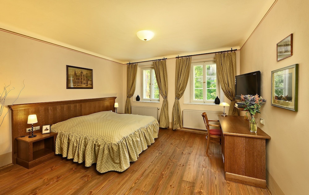 Double Room, Bathtub (Castle View) photo 1