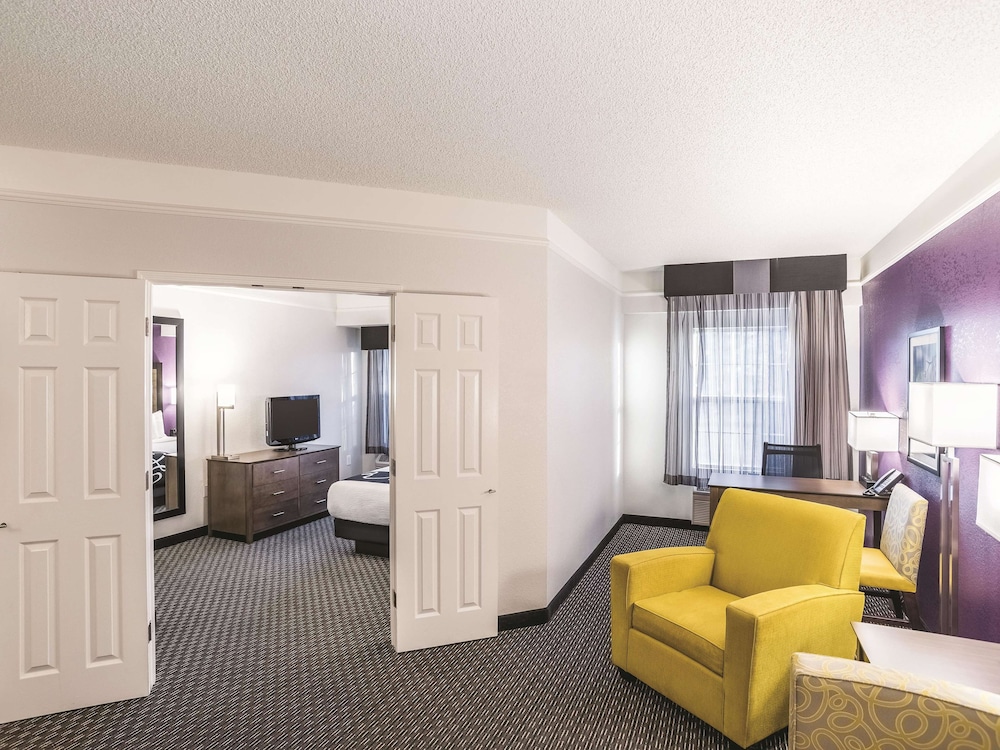 Suite, 1 King Bed, Non Smoking