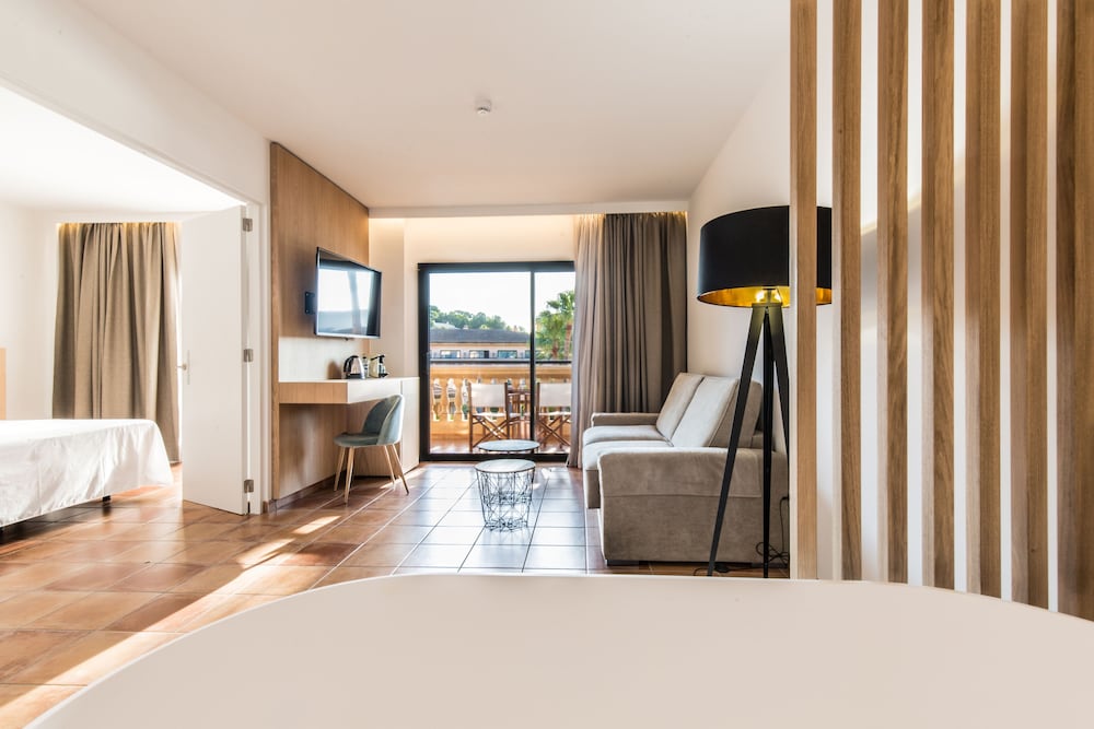 Deluxe Suite, Balcony (Spa access)