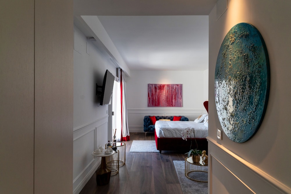 Junior Studio Suite, 1 King Bed, City View photo 3