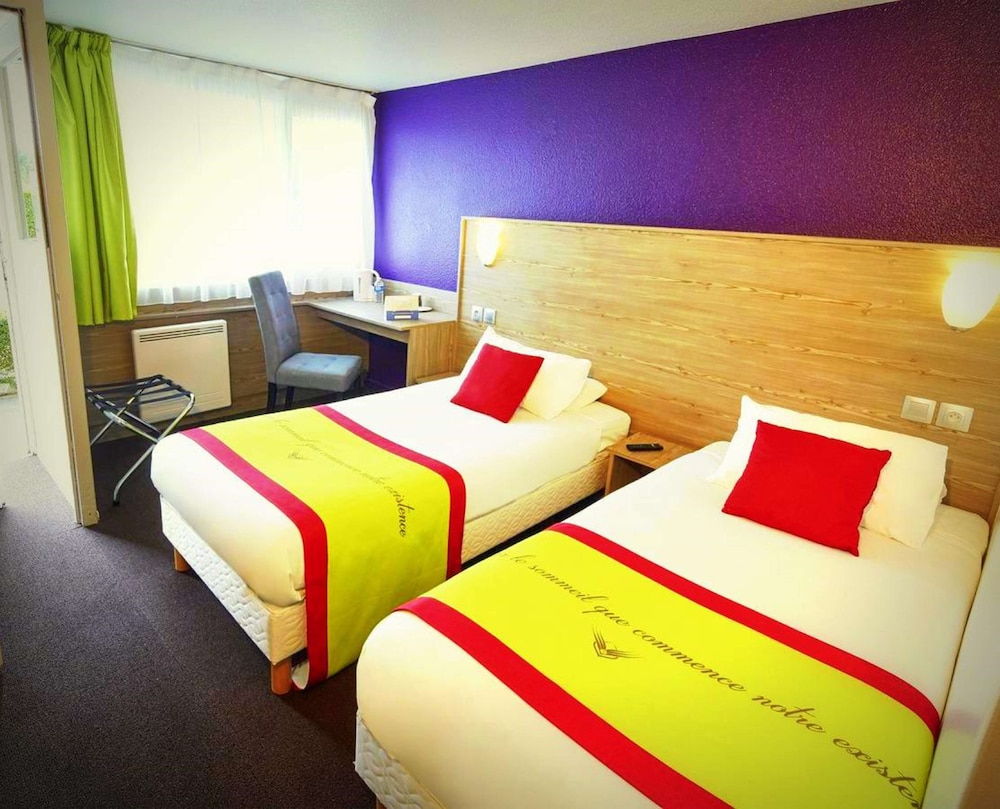 Standard Room, 2 Twin Beds - Photo 10