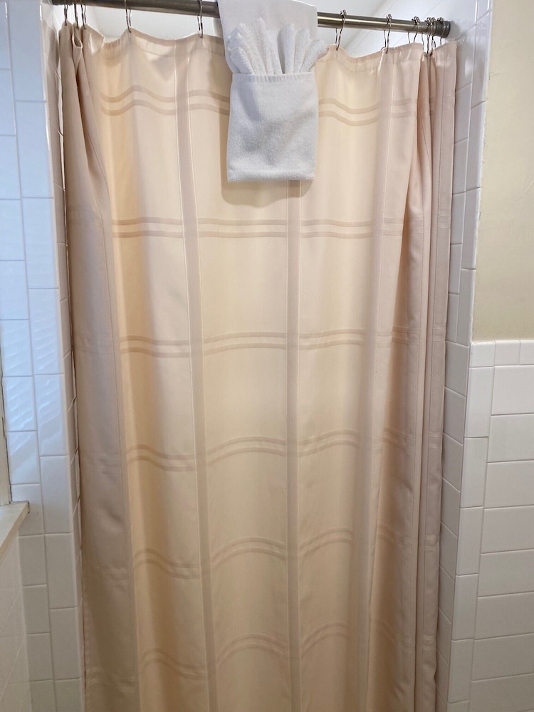 Main Inn 1 Double with Full Bath photo 3