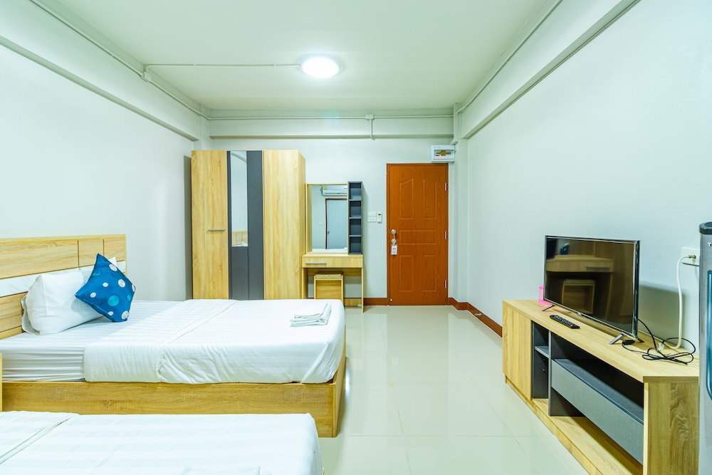 Standard Room, 1 King Bed photo 2