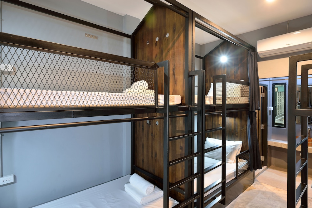 Family Single Room, Multiple Beds photo 2