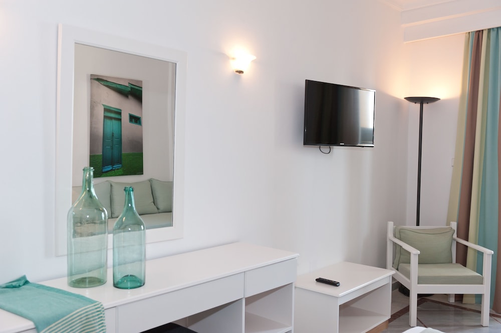 Double or Twin Room, Partial Sea View