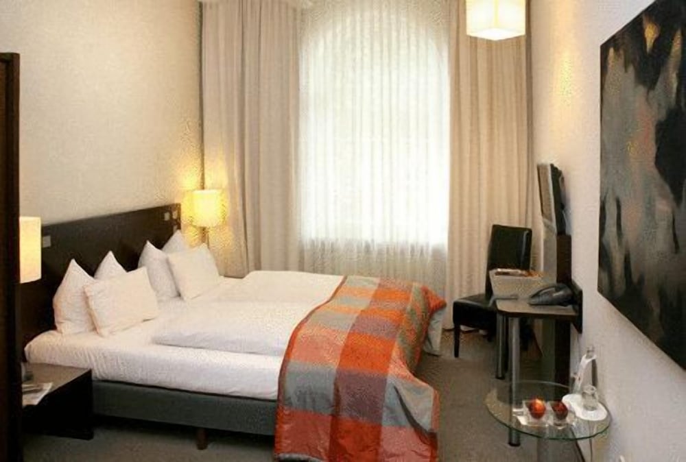 Double Room, 1 Queen Bed