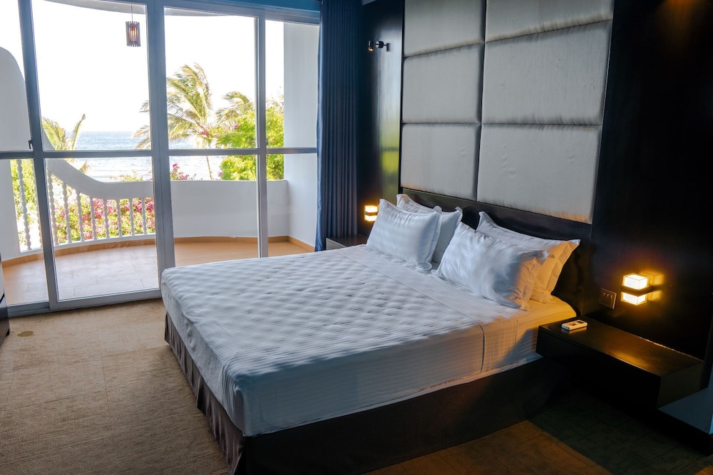 Deluxe Triple Room, 1 Bedroom, Balcony, Sea View photo 3