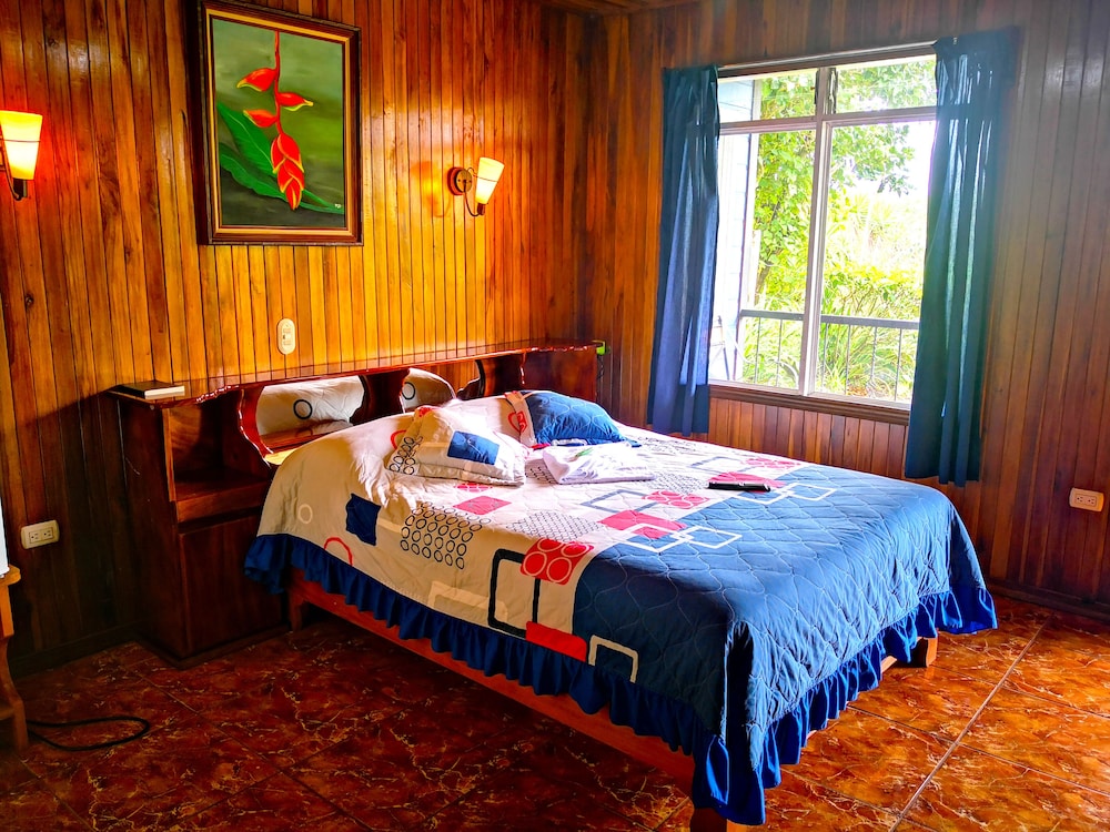 Standard Quadruple Room, 2 Double Beds photo 2