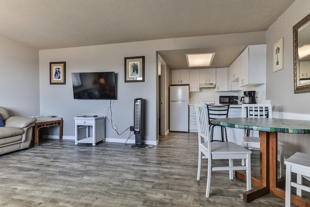 Suite - Photo 9