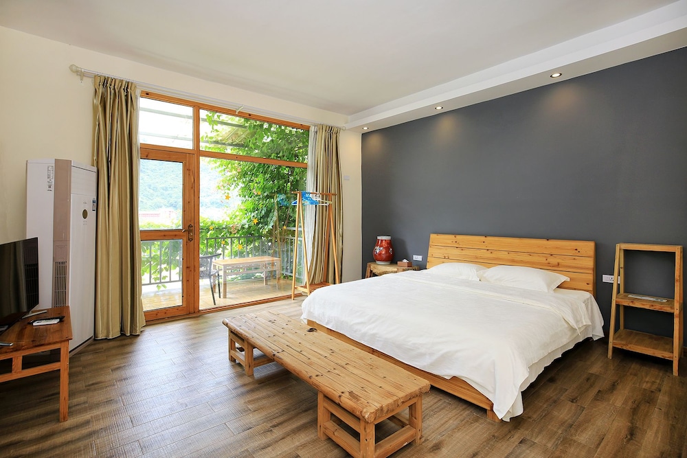 Deluxe Twin Room With Mountain View photo 3