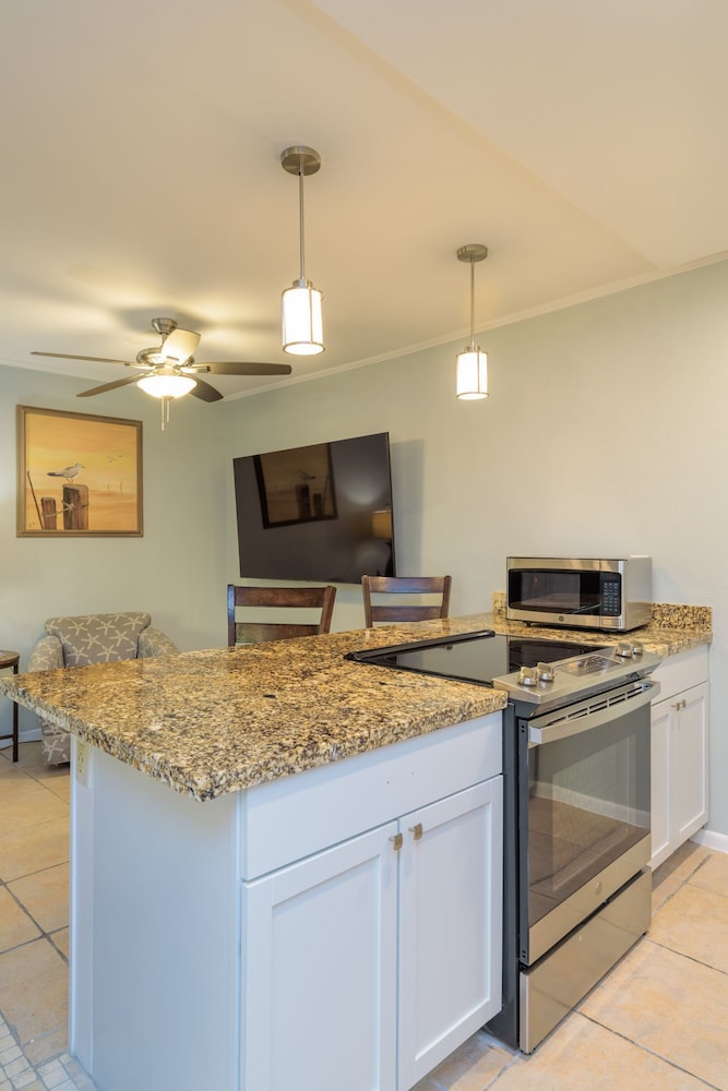 Superior Condo, 1 Bedroom, Pool View, Beachside, photo 6