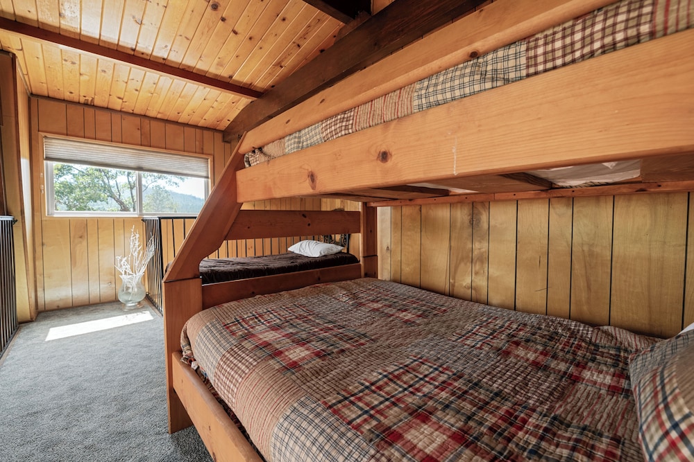 House, Multiple Beds, Patio, Mountain View photo 1