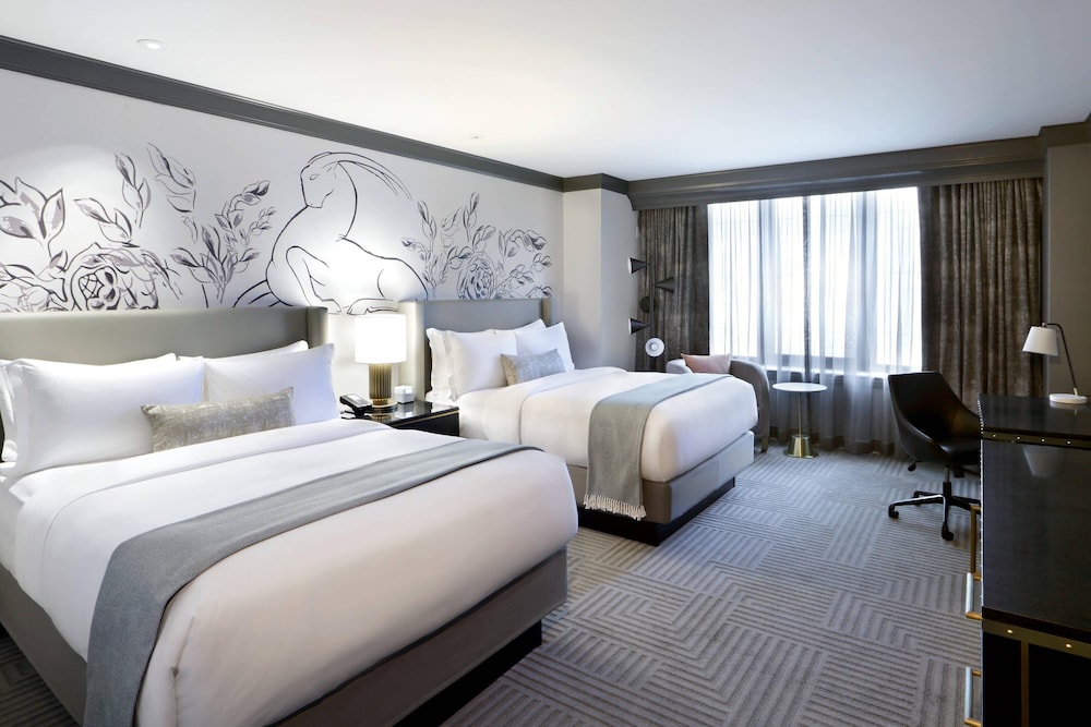 Grand Queen Room with Two Queen Beds (Non Smoking)