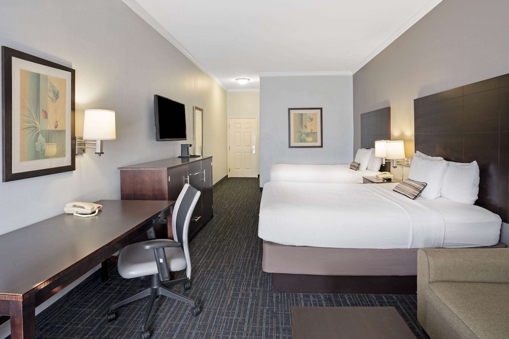 Room, 2 Queen Beds - Photo 3