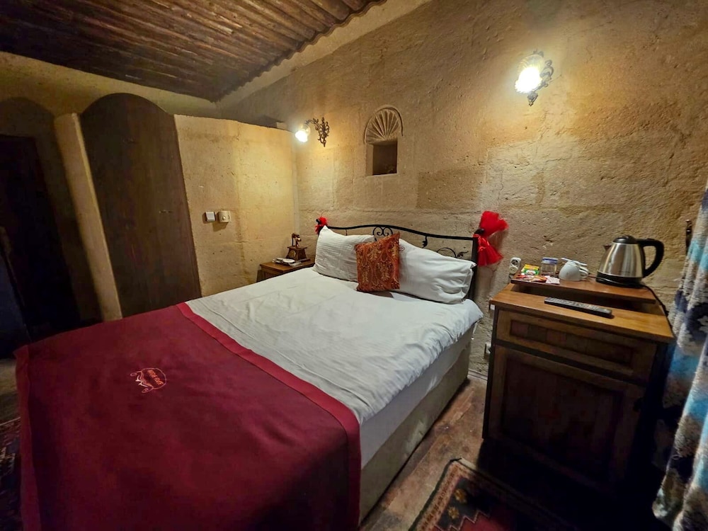 Hezen Stone (Tas)Room