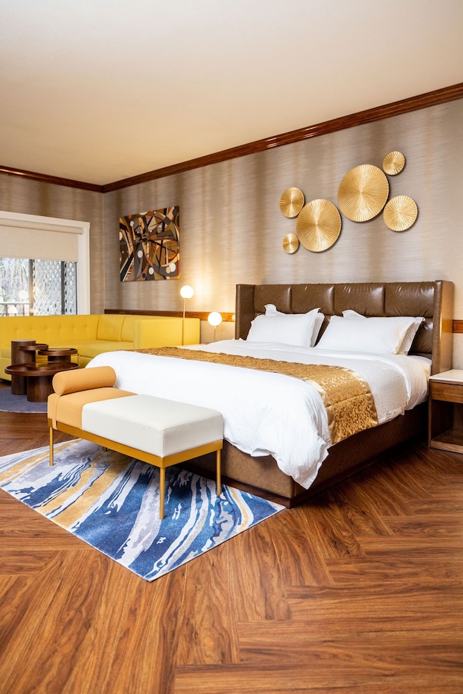 Deluxe Room, 1 King Bed, Patio