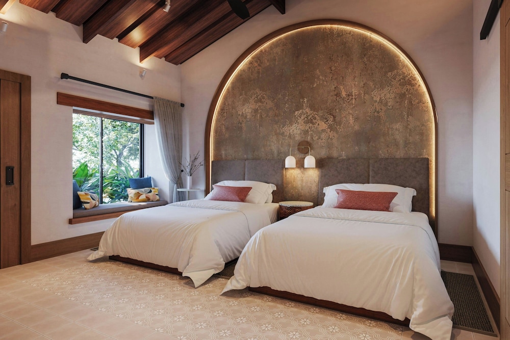 Room, 2 Queen Beds, Mountain View