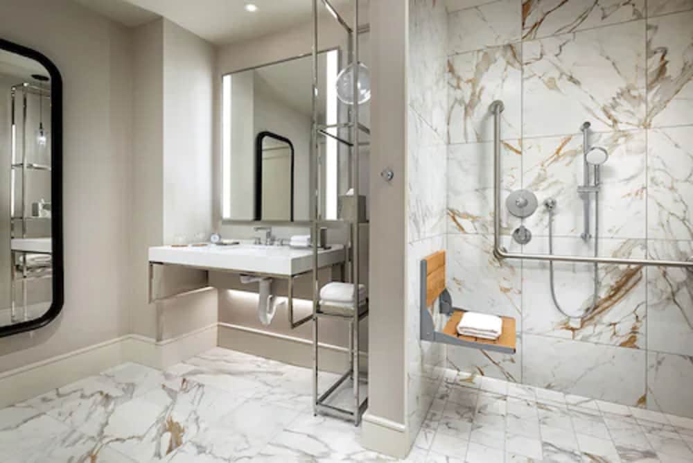 Room, 1 King Bed, Accessible (Roll-in Shower)