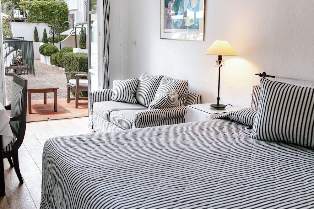 Deluxe Double Room, Terrace, Pool View photo 3