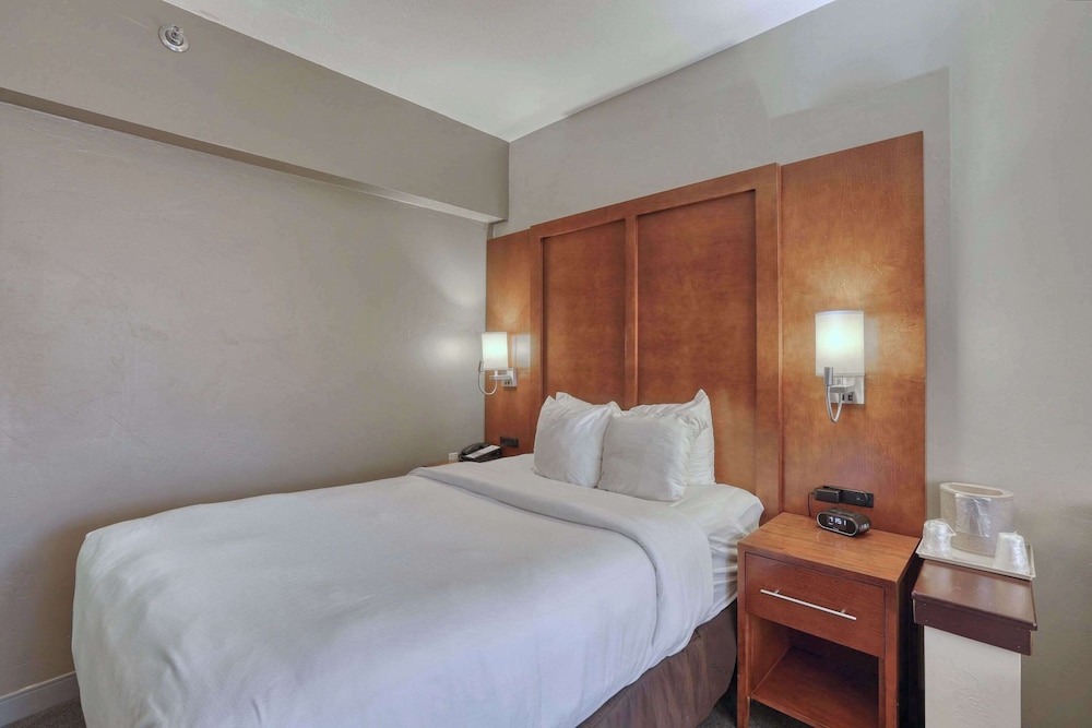 Suite, 1 Double Bed with Sofa bed, Accessible, Non Smoking photo 2
