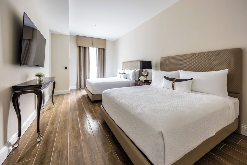Accessible Double Queen Suite w/Balcony photo 1