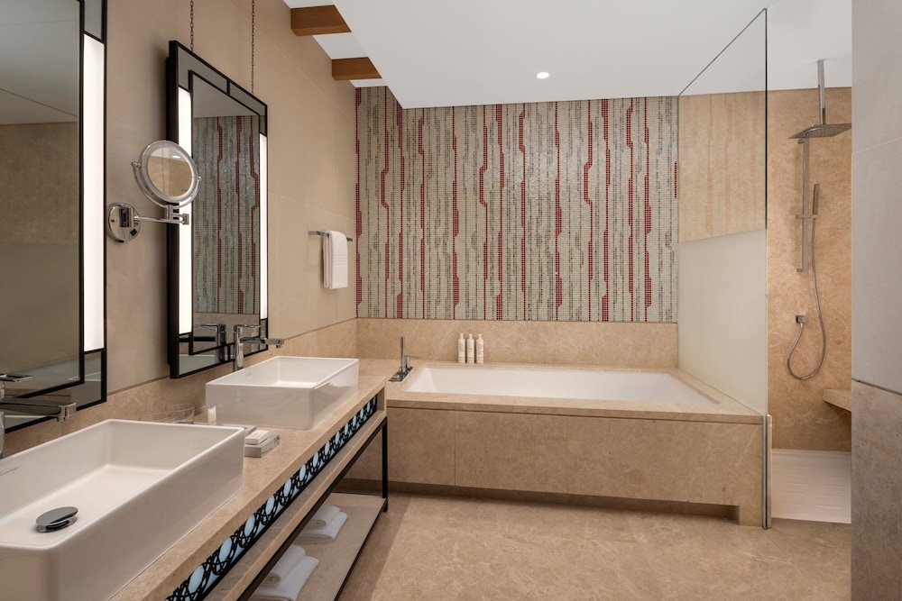 Suite, 1 Bedroom, City View