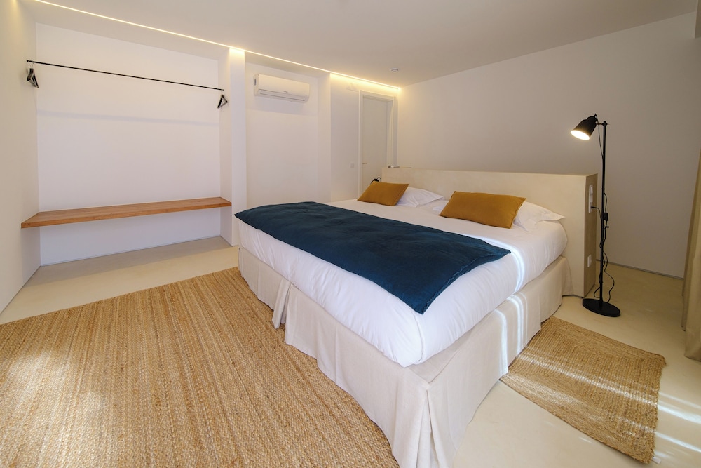 Standard Double or Twin Room - Photo 10