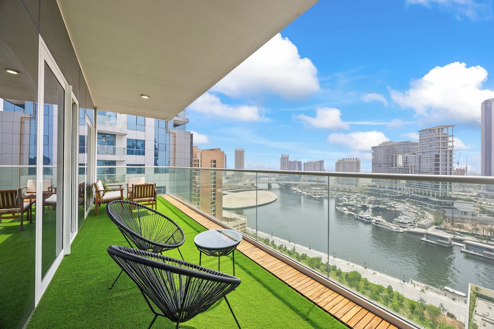 2 Bedroom Apartment - Lake View photo 1