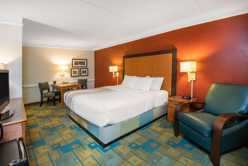 Room, 1 King Bed, Non Smoking - Photo 2