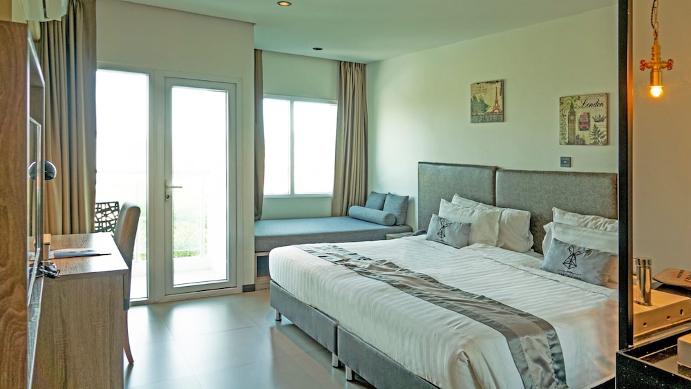 Superior Room, 1 Double Bed, Balcony photo 2