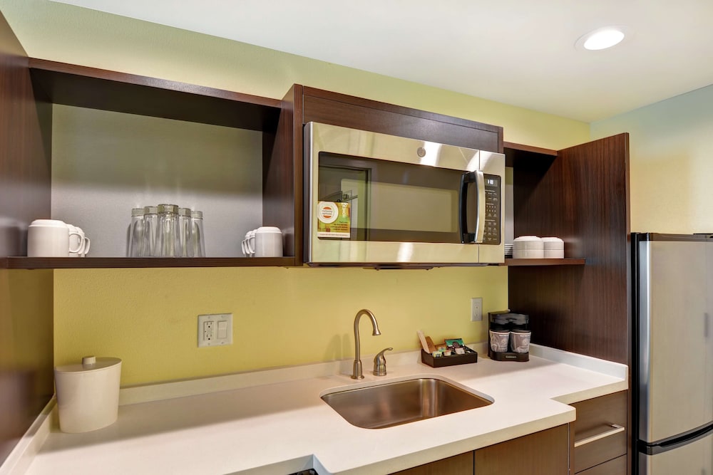 Queen Studio Suite - Hearing Access/Non-Smoking
