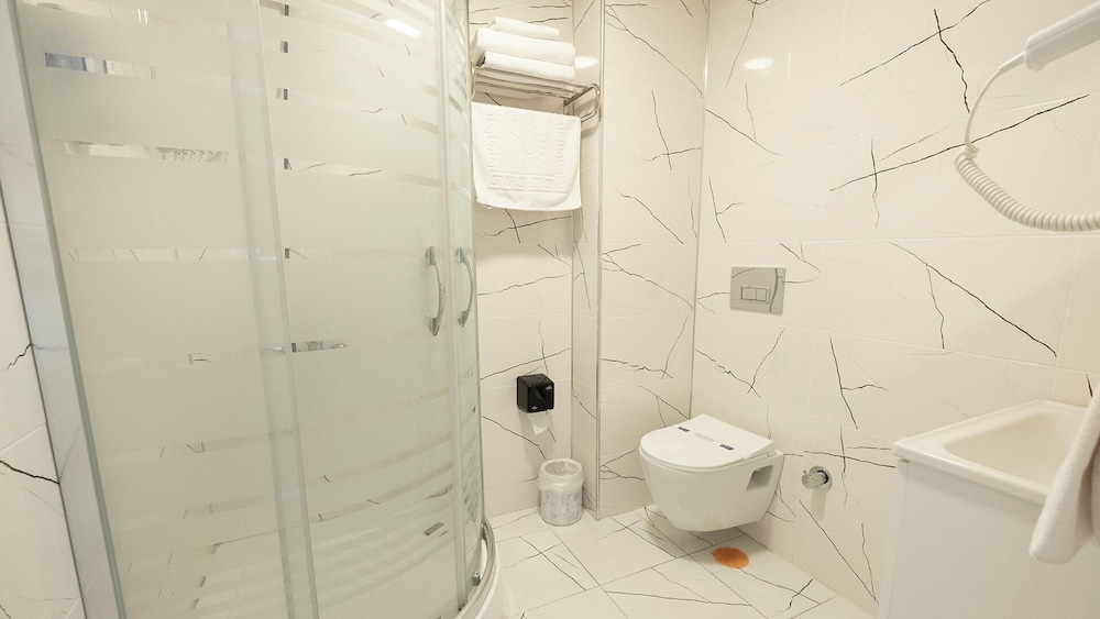 Deluxe Room with Balcony Sea View - Photo 2
