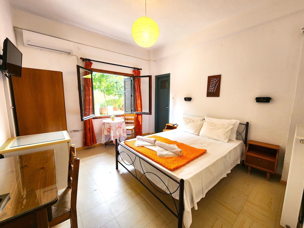 Basic Double Room, Non Smoking, Garden View