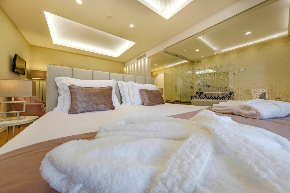 Superior Suite - Photo 6