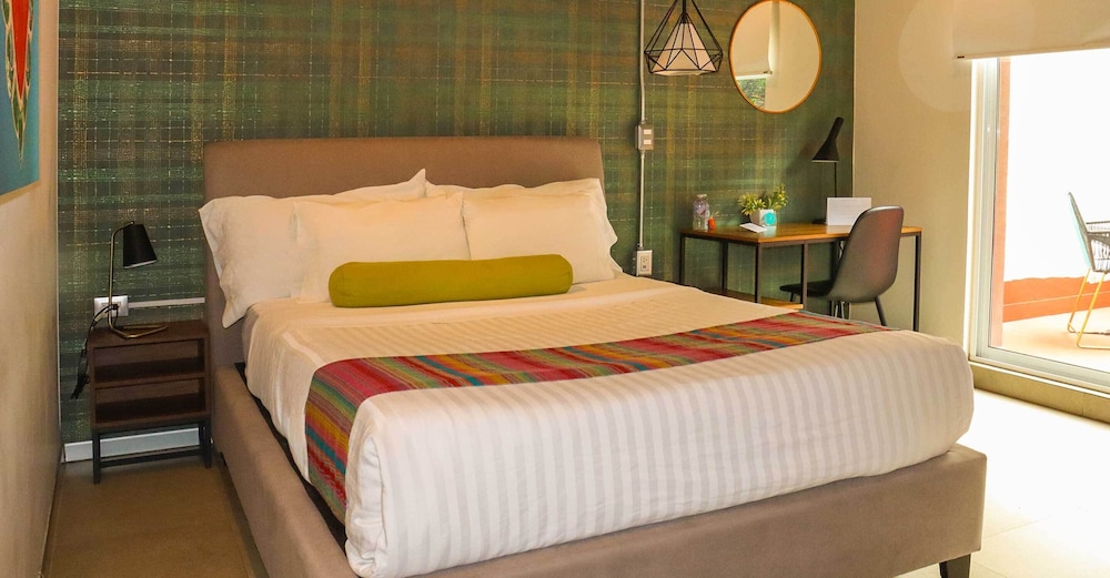 Suite, 1 Queen Bed, Non Smoking, Terrace photo 2