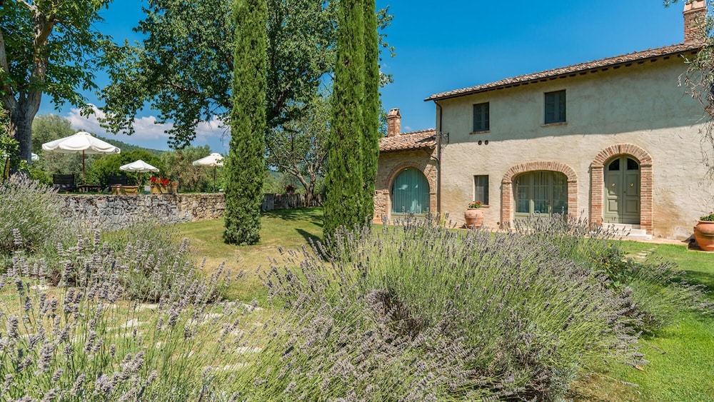 Villa photo 2