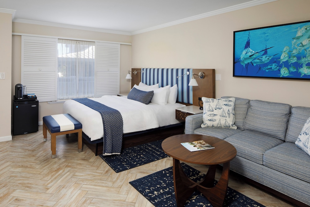 Standard Room (King - View)