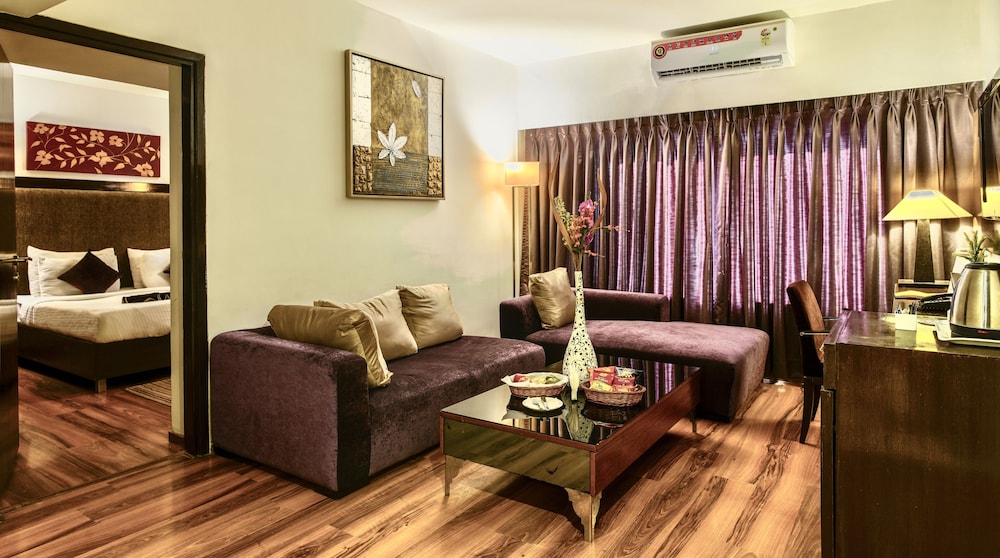 Suite - Photo 9