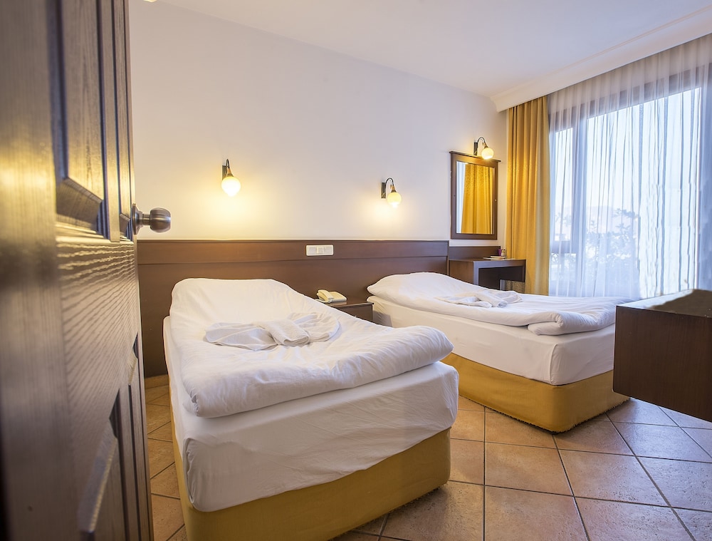 Standard Twin Room, 2 Twin Beds, Balcony, Annex Building photo 2