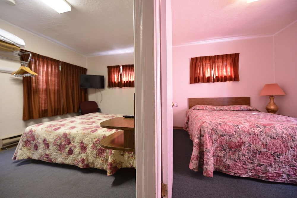 Room, 2 Queen Beds photo 3