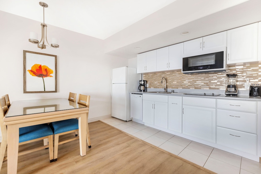 Studio Ocean View King with Balcony - Photo 4