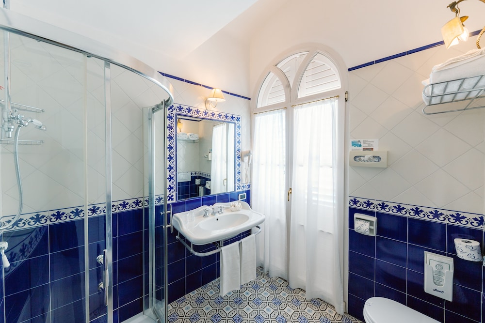 Standard Double or Twin Room - Photo 6