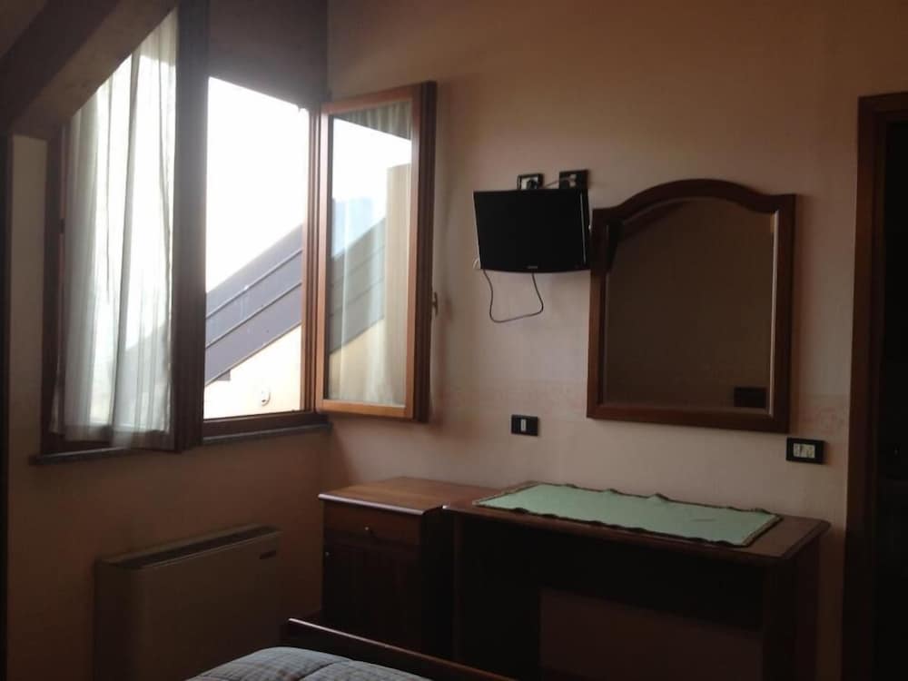 Double or Twin Room, Non Smoking photo 2