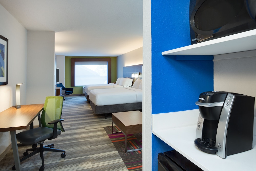 Standard Room, 2 Twin Beds, Accessible (Hearing, Mobility Tub) - Photo 4