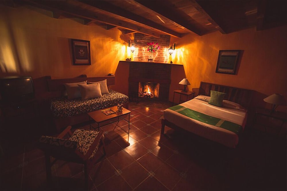 Deluxe Room, 1 King Bed, City View photo 1
